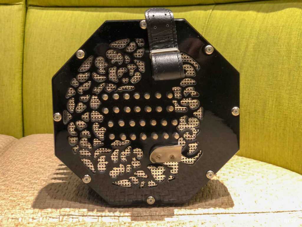 Bastari / Stagi（バスタリ・スタジー）イングリッシュ・コンサーティーナ 56ボタン Tenor Treble(テナー・トレブル) 左