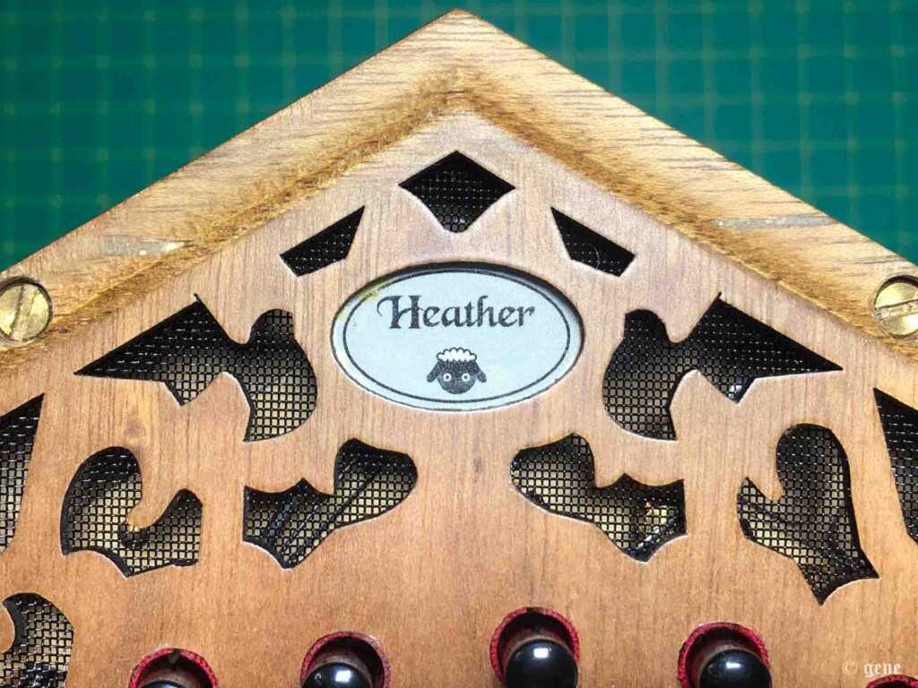 Heather アングロ・コンサーティーナ 30ボタン C/G調 ロゴ